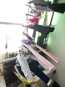 juliana-mancini online show from November 13, 2025, 5:01 pm