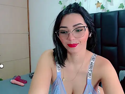 sara arias00 online show from September 15, 2025, 2:39 pm