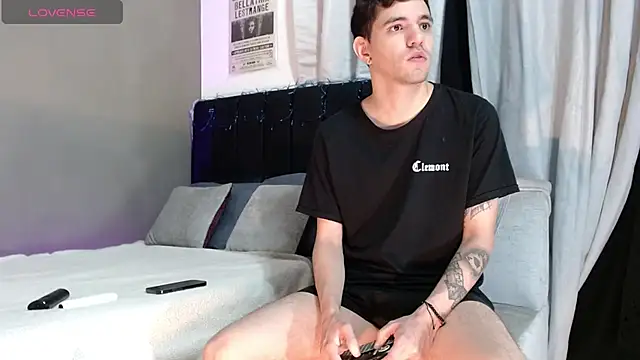 Matteo12  online show from November 30, 2025, 8:51 am