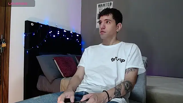 Matteo12  online show from December 3, 2025, 11:41 am