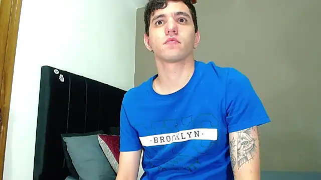 Matteo12  online show from February 11, 2026, 5:01 am