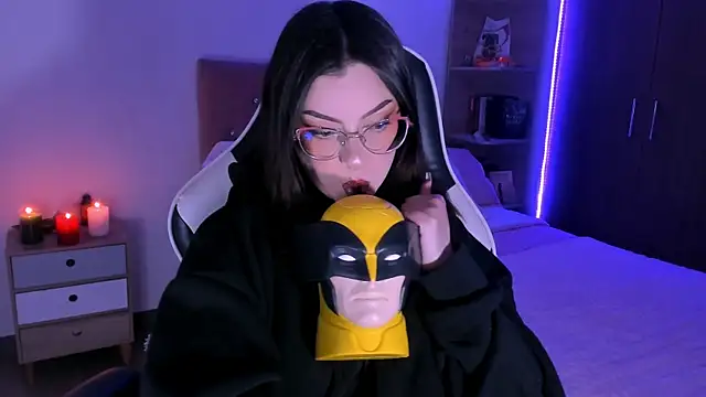 OphelianaRose33 online show from November 28, 2025, 11:07 pm