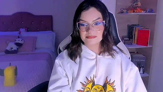 OphelianaRose33 online show from January 5, 2026, 10:02 pm