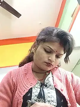 Hot mirchjii online show from December 17, 2025, 3:40 pm