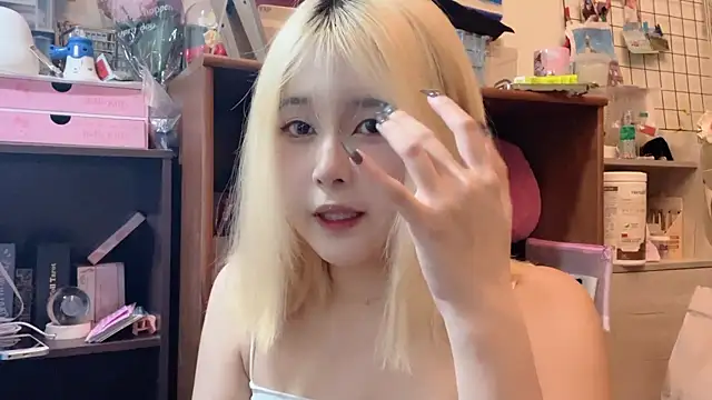 luna51888 online show from October 2, 2025, 10:55 am