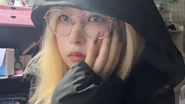 luna51888 online show from October 7, 2025, 3:09 pm