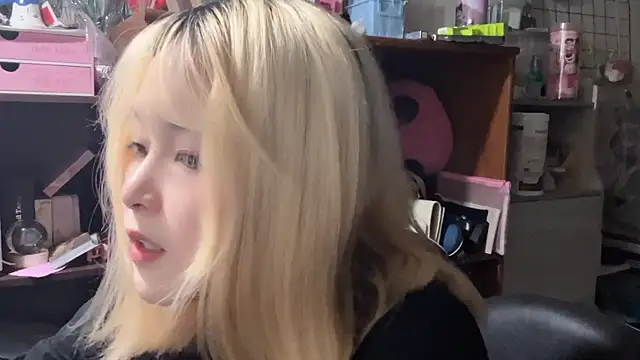 luna51888 online show from October 14, 2025, 3:57 pm