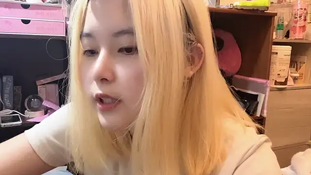 luna51888 online show from October 22, 2025, 12:38 pm