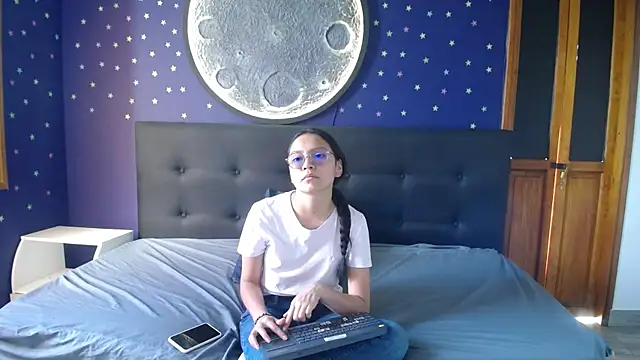 katalina07 1 online show from November 4, 2025, 12:59 pm