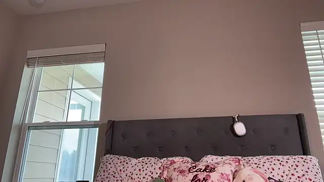 anamira1 online show from April 3, 2026, 5:00 pm