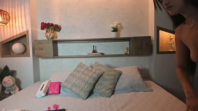 Emilly Beaumont online show from November 6, 2025, 1:23 pm