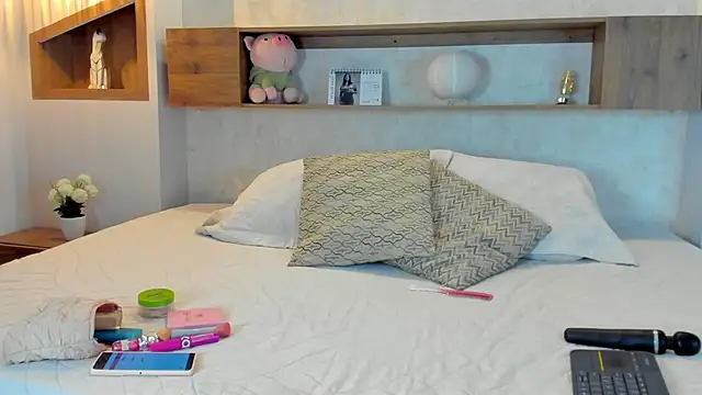 Emilly Beaumont online show from April 5, 2026, 1:30 pm