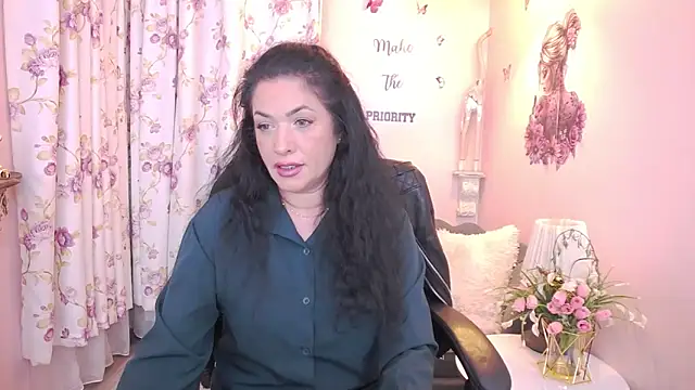 Snapshot of MyLovOne chatting on April 17, 2026, 10:29 am MyLovOne online show from April 17, 2026, 10:29 am