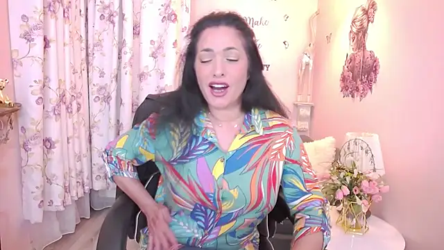 Snapshot of MyLovOne chatting on April 19, 2026, 11:20 am MyLovOne online show from April 19, 2026, 11:20 am