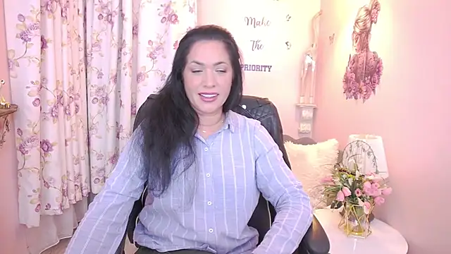 Snapshot of MyLovOne chatting on April 22, 2026, 1:56 pm MyLovOne online show from April 22, 2026, 1:56 pm