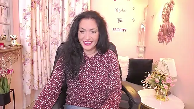 Snapshot of MyLovOne chatting on May 10, 2026, 12:32 pm MyLovOne online show from May 10, 2026, 12:32 pm