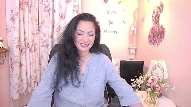 Snapshot of MyLovOne chatting on May 12, 2026, 12:35 pm MyLovOne online show from May 12, 2026, 12:35 pm
