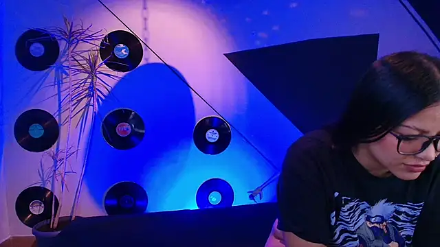 Snapshot of Lilith_and_Khloe chatting on November 1, 2025, 11:23 am Lilith and Khloe online show from November 1, 2025, 11:23 am