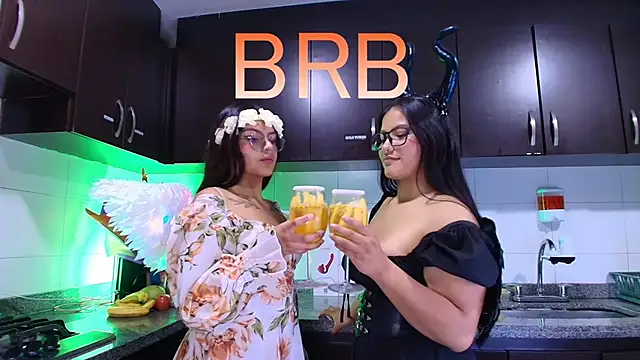 Snapshot of Lilith_and_Khloe chatting on November 6, 2025, 11:22 am Lilith and Khloe online show from November 6, 2025, 11:22 am