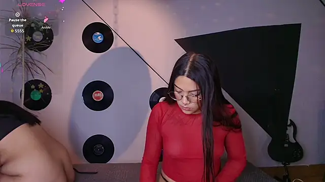 Snapshot of Lilith_and_Khloe chatting on November 28, 2025, 11:24 am Lilith and Khloe online show from November 28, 2025, 11:24 am