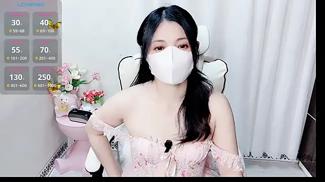 phuongnhi  online show from April 7, 2026, 11:21 am