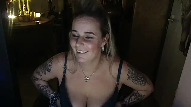 Mrs-Aurora online show from February 6, 2026, 11:08 pm