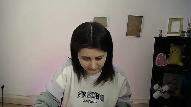 Katrin kiss  online show from March 25, 2026, 1:06 pm