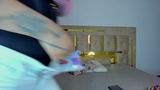 Kitty ravee online show from January 14, 2026, 3:01 am