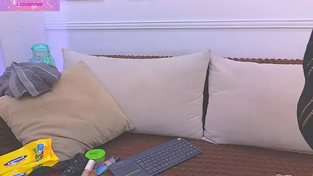 Daisy Price online show from April 4, 2026, 10:35 am