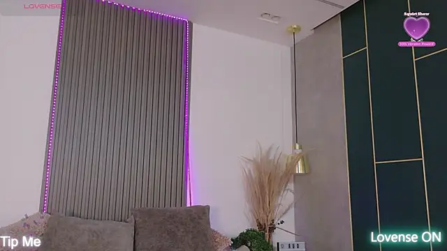 DollyBrowncc online show from April 18, 2026, 4:27 am