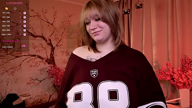 Morvelyn online show from November 19, 2025, 7:03 pm