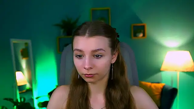Snapshot of JulieDaniel chatting on October 21, 2025, 4:24 am JulieDaniel online show from October 21, 2025, 4:24 am