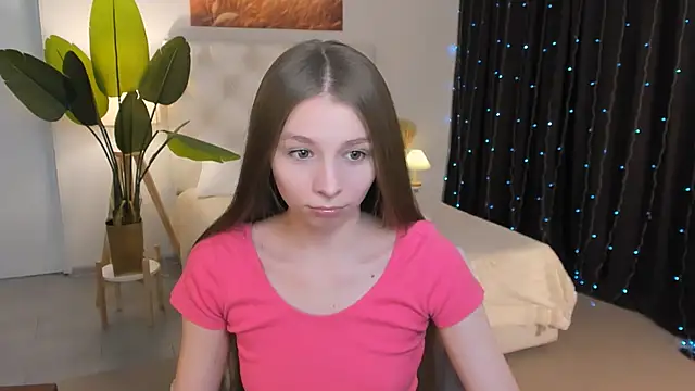 Snapshot of JulieDaniel chatting on April 21, 2026, 8:42 am JulieDaniel online show from April 21, 2026, 8:42 am