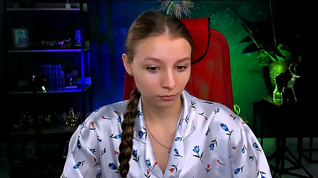 Snapshot of JulieDaniel chatting on April 30, 2026, 4:19 am JulieDaniel online show from April 30, 2026, 4:19 am
