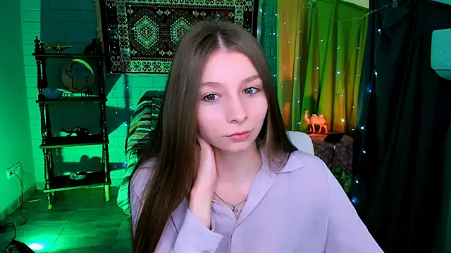 Snapshot of JulieDaniel chatting on May 13, 2026, 4:43 am JulieDaniel online show from May 13, 2026, 4:43 am
