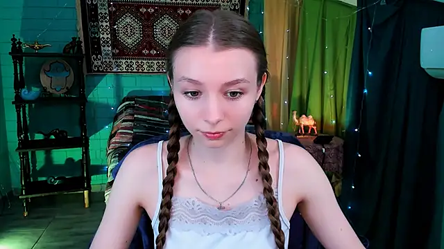 Snapshot of JulieDaniel chatting on May 18, 2026, 8:20 am JulieDaniel online show from May 18, 2026, 8:20 am