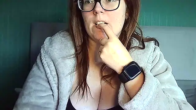Snapshot of Curvy-BellaX chatting on September 16, 2025, 10:16 am Curvy-BellaX online show from September 16, 2025, 10:16 am