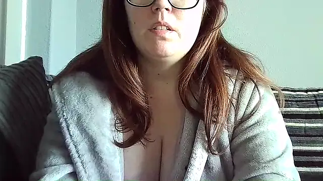 Snapshot of Curvy-BellaX chatting on October 24, 2025, 1:07 pm Curvy-BellaX online show from October 24, 2025, 1:07 pm