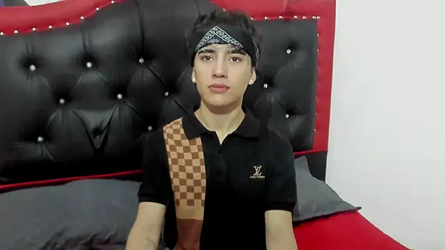 Snapshot of Thiago_Divine_ chatting on October 20, 2025, 8:53 pm Thiago Divine  online show from October 20, 2025, 8:53 pm