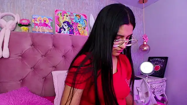 laurenelove online show from February 4, 2026, 3:23 am