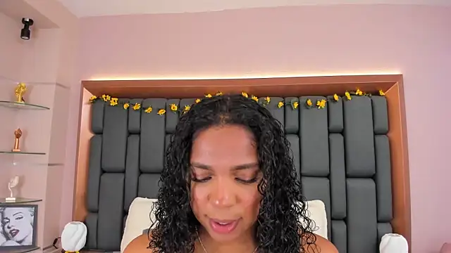 LisaMendez online show from November 20, 2025, 3:50 am