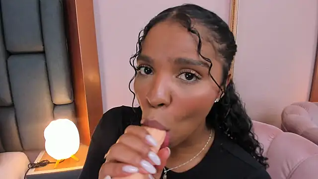 LisaMendez online show from March 13, 2026, 11:55 pm