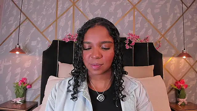 Snapshot of LisaMendez chatting on April 19, 2026, 4:01 am LisaMendez online show from April 19, 2026, 4:01 am