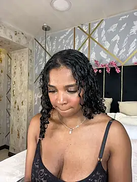 Snapshot of LisaMendez chatting on May 7, 2026, 11:10 pm LisaMendez online show from May 7, 2026, 11:10 pm