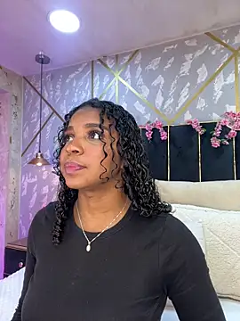 Snapshot of LisaMendez chatting on May 17, 2026, 4:10 am LisaMendez online show from May 17, 2026, 4:10 am