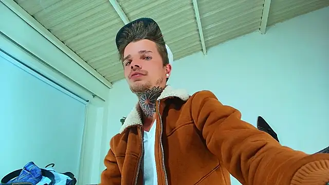 Snapshot of Gold_Loyal77 chatting on September 9, 2025, 2:00 am Gold Loyal77 online show from September 9, 2025, 2:00 am