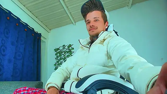 Snapshot of Gold_Loyal77 chatting on October 1, 2025, 5:57 am Gold Loyal77 online show from October 1, 2025, 5:57 am