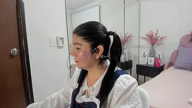 kiraGeiner online show from January 15, 2026, 8:01 pm