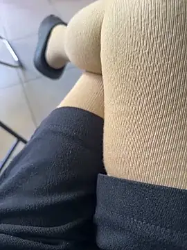 Snapshot of sharon-Hanna chatting on December 14, 2025, 1:44 am sharon-Hanna online show from December 14, 2025, 1:44 am