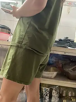 Snapshot of sharon-Hanna chatting on December 17, 2025, 5:13 am sharon-Hanna online show from December 17, 2025, 5:13 am